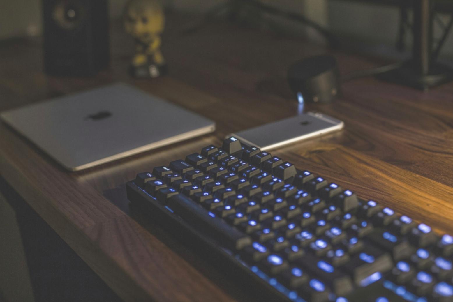 Команда экспертов за работой над финансовыми алгоритмами