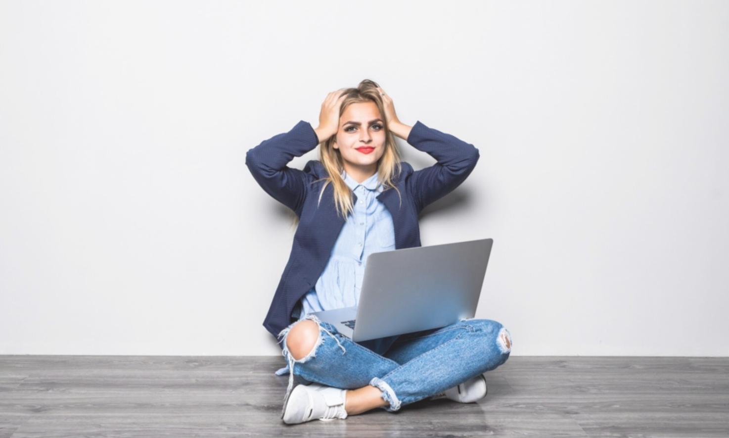 Современное рабочее место с финансовой аналитикой