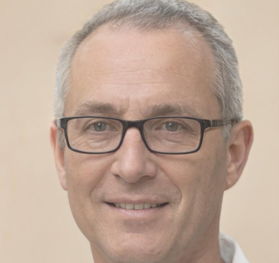 Портрет финансового аналитика Дамира Нурланова